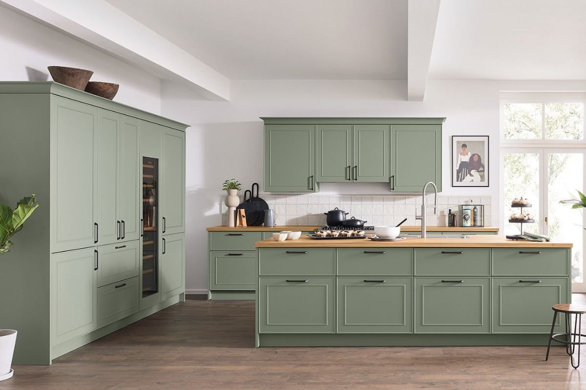 Ballerina Skinny Shaker kitchen showing the Atlanta narrow frame profile in a painted finish with slim bar handles on an open-plan layout